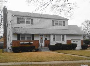 345 Secatogue Ave, Farmingdale, NY 11735