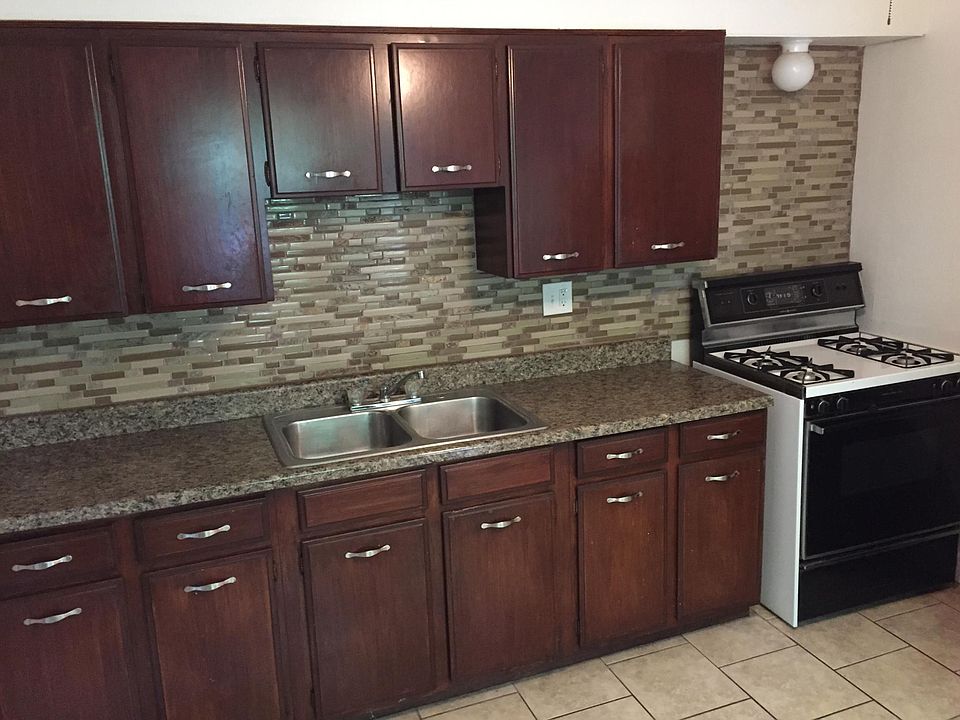 1st image of 38 Abbottsford Pl #1