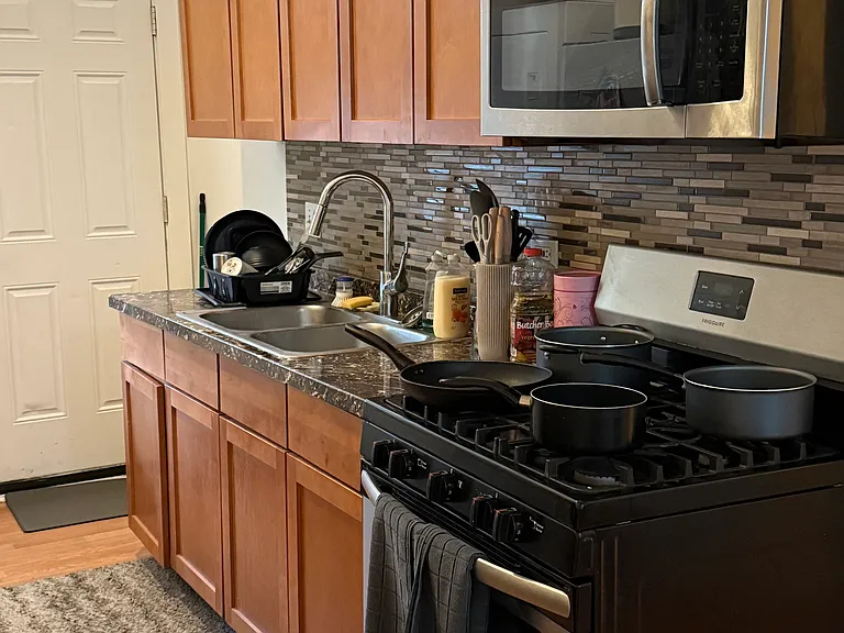 207 E 42nd St #1E — Photo 9