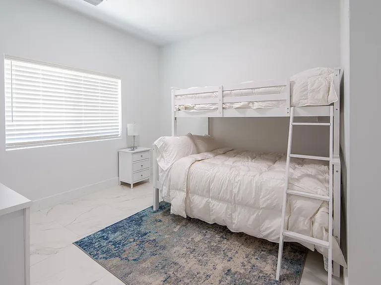 142 Avenue D — Photo 31