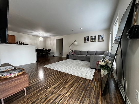 3rd image of 5641 Hampshire Ln
