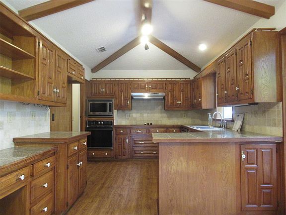 3rd image of 3009 Cross Timbers Ln