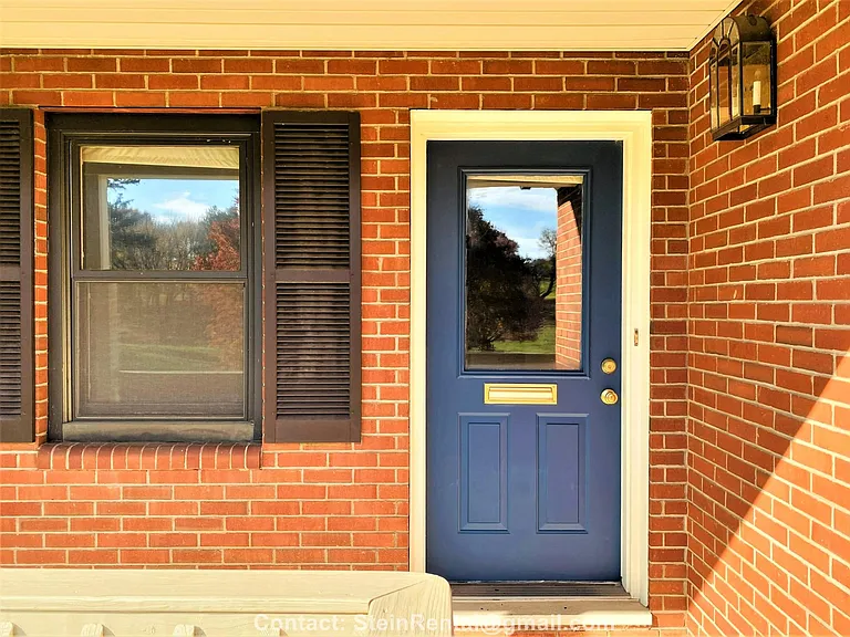838 Stein Ln — Photo 1