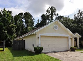 825 Heritage Lakes Dr, Jacksonville, FL 32218
