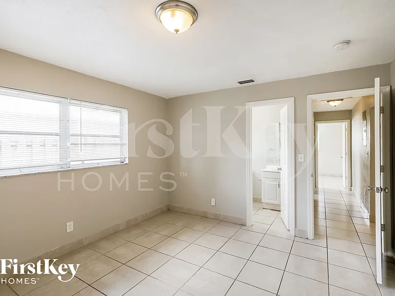 3333 NW 32nd Ct — Photo 10