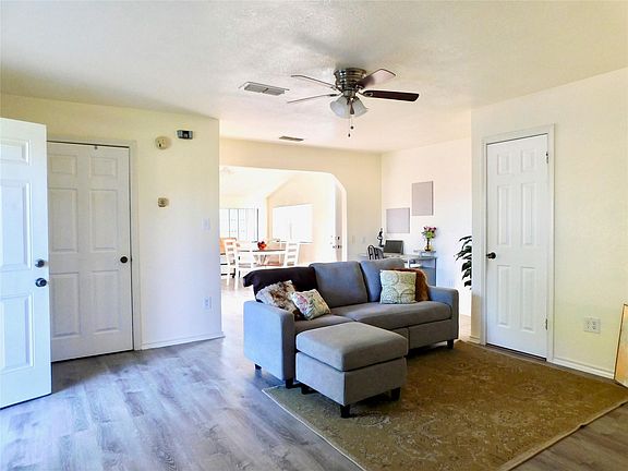 4th image of 31 Rogers Cir
