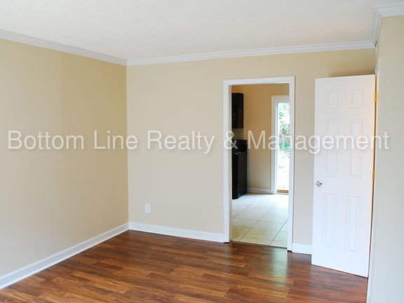 2nd image of 210 E Catawba Ave APT 9