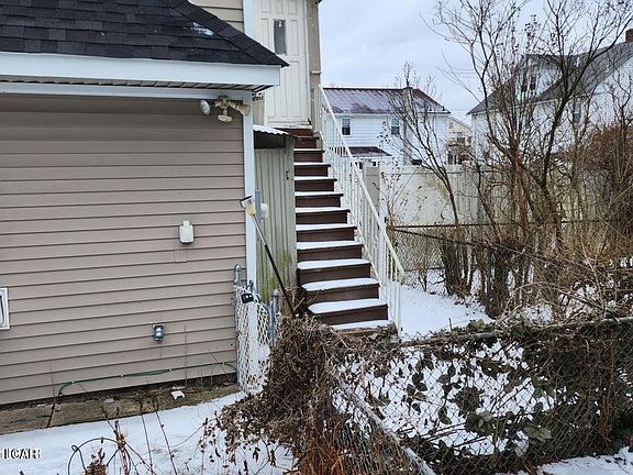 4th image of 143 Fort St