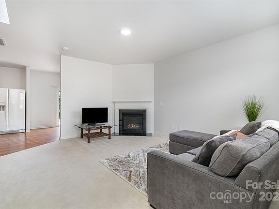 3rd image of 2018 Savannah Hills Dr
