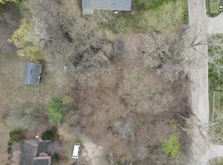 8755 Parkview Dr, Gregory, MI 48137