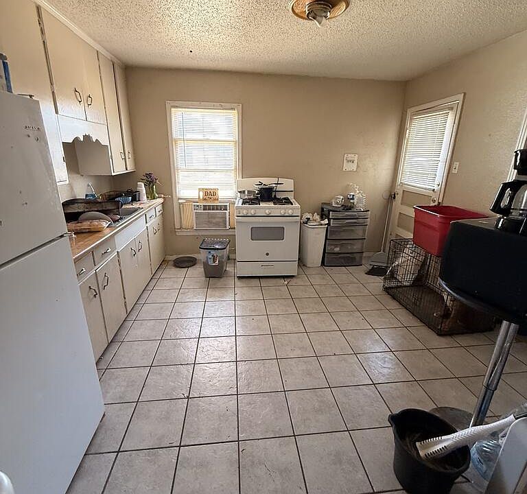 2nd image of 1404 Stadium Ave