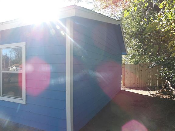 4th image of 3922 SE 11th St
