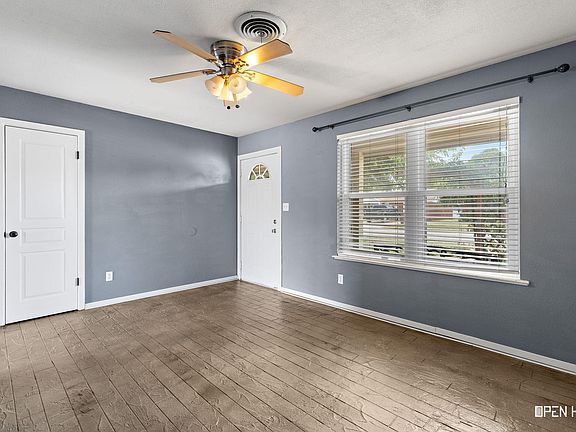 5th image of 4113 Lenore Dr