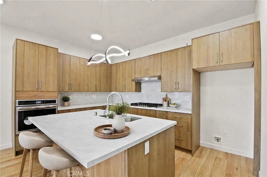 4 bed, 2589 sqft, $6,500 — Photo 3