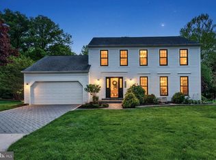 12603 Heritage Farm Ln, Herndon, VA 20171