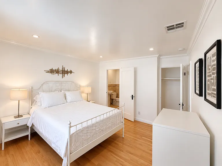 1028 12th St #208 — Photo 13