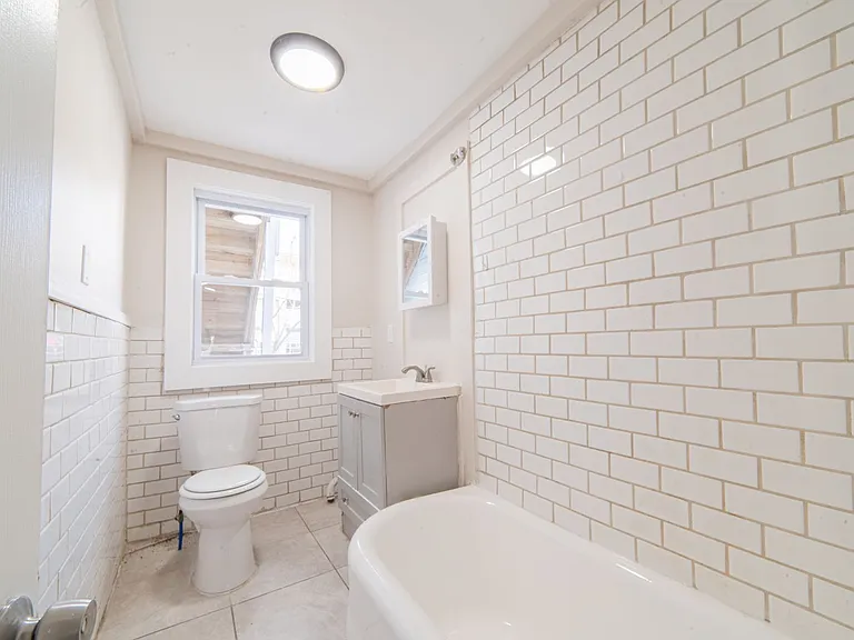21 N Laclede Ave — Photo 7