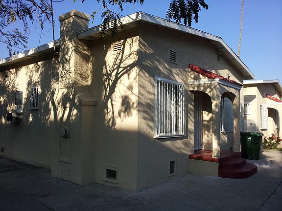 2nd image of 1132 N Mariposa Ave