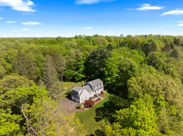 37 Hungry Hill Circle, Guilford, CT 06437