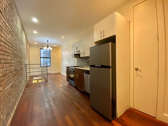 3rd image of 1011 Pacific St #1F