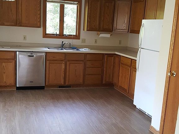 4th image of 819 Kendall Ln