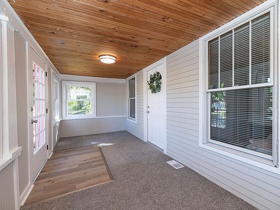 3rd image of 805 Woodward Ave