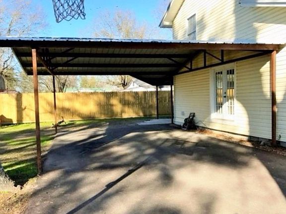 4th image of 439 E Fannin St