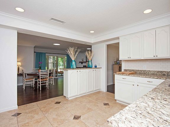 2nd image of 940 McGregor Way