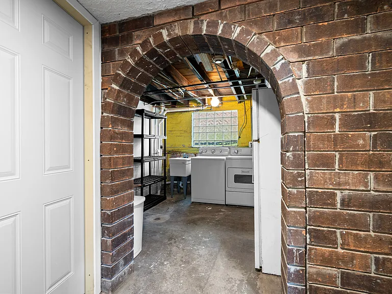1447 Cuyler Ave — Photo 24