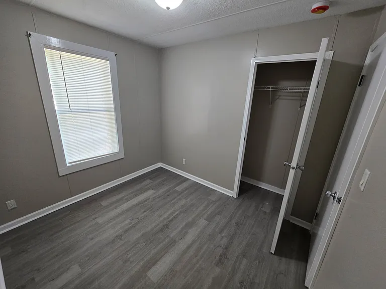 2812 Desert St — Photo 6