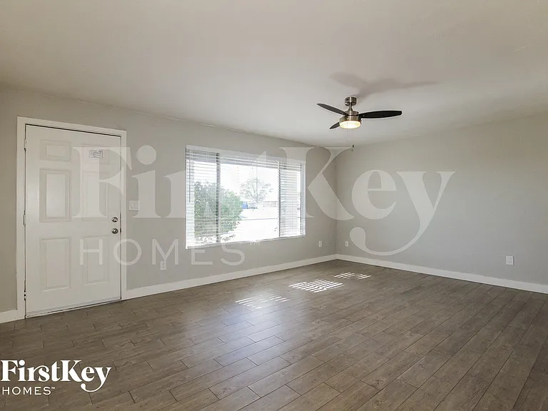 4112 W Camino Acequia — Photo 2