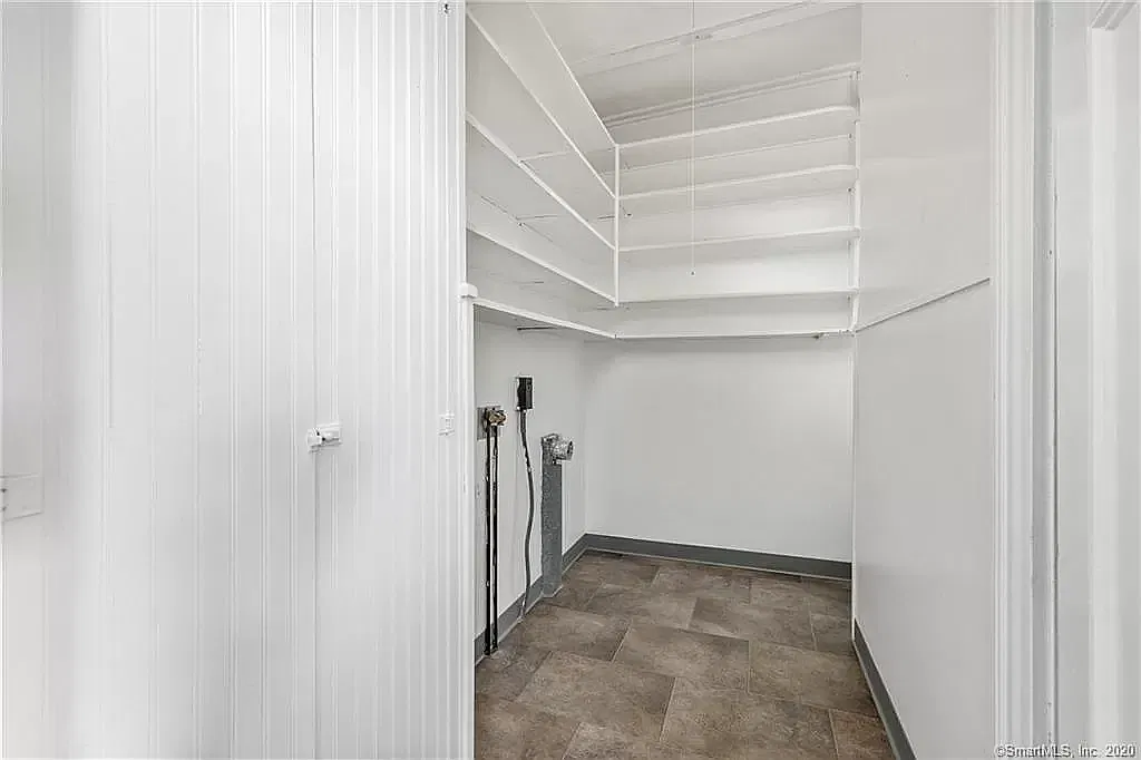 3 bed, 1300 sqft, $2,400 — Photo 2