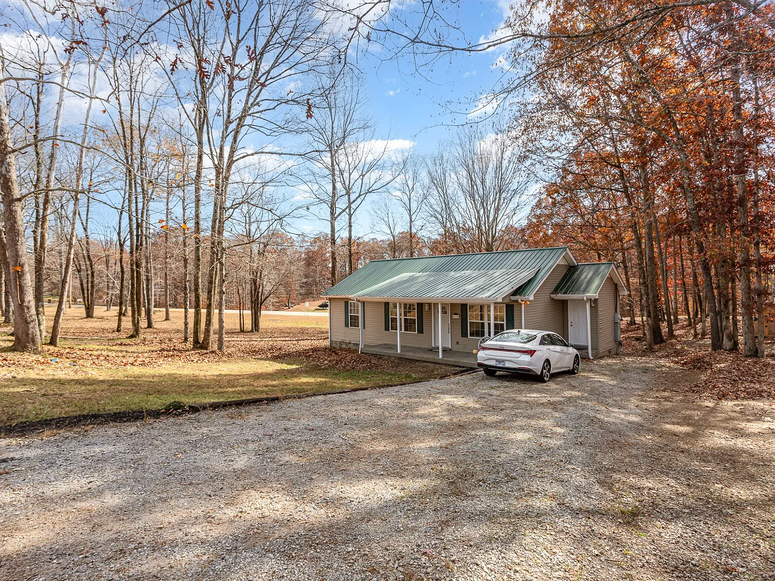 3 bed, 1074 sqft, $2,220 — Photo 2