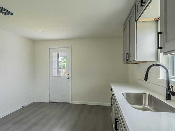 5th image of 7821 Ethel St