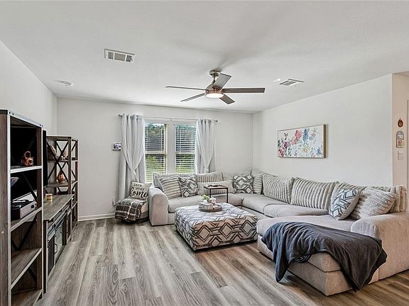 3rd image of 60417 Culper Dr