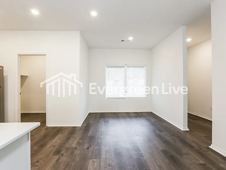 145 Jasmine Ct — Photo 4