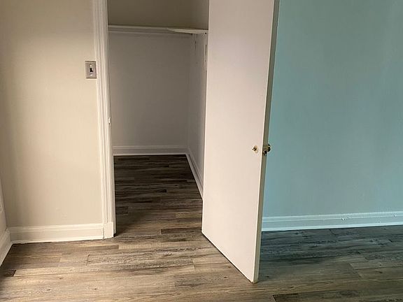 4th image of 22 Bloomsbury Ave #B