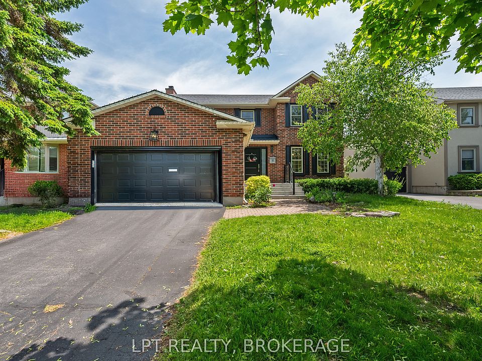 1st image of 19 Collegeview Cres