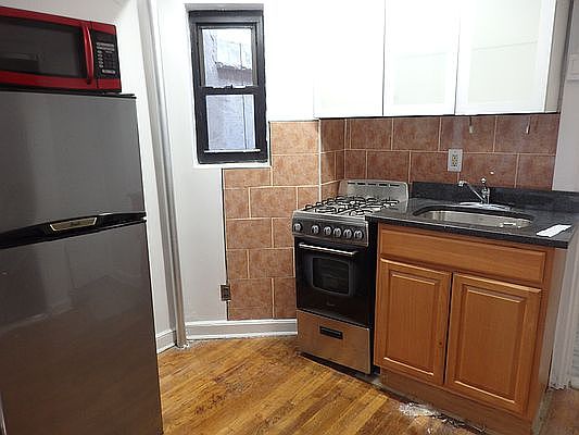 3rd image of 860 9th Ave APT 5RS