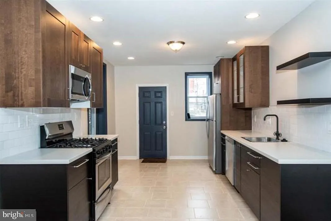 3 bed, 1322 sqft, $1,700 — Photo 4
