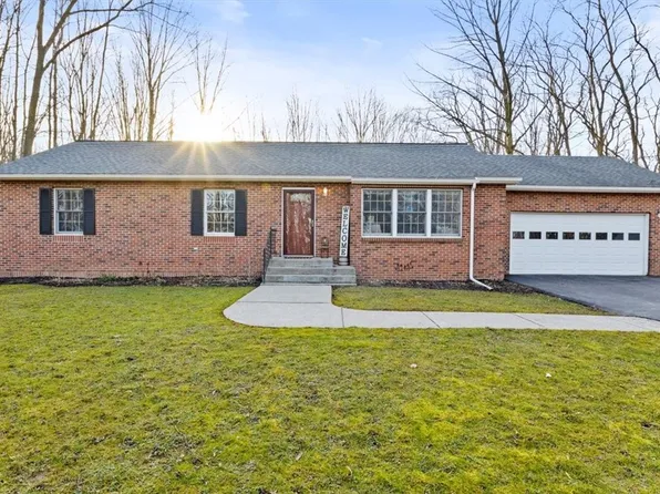 52 Church St, Phelps, NY 14532