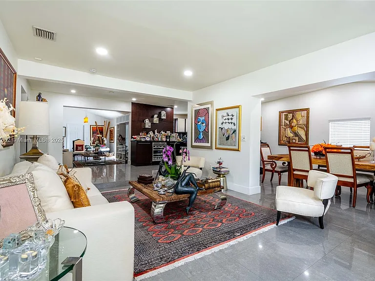 1360 SW 16th St — Photo 3