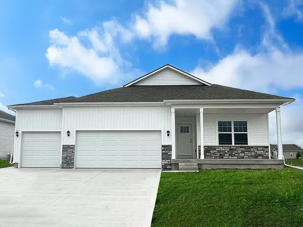 2873 Grassland Ct, Hiawatha, IA 52233