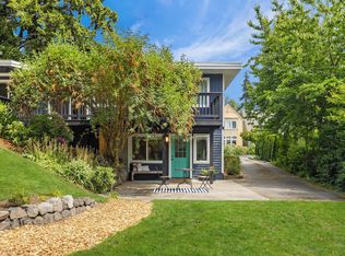 121 Wood Ave SW #B, Bainbridge Island, WA 98110