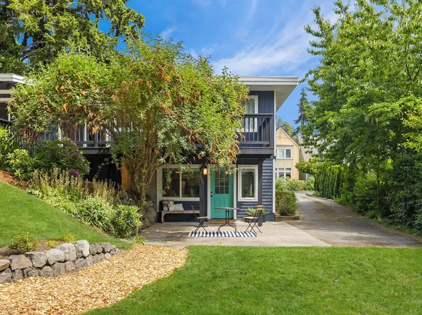 121 Wood Ave SW #B, Bainbridge Island, WA 98110