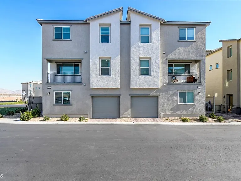 7030 Spicy Merlot St — Photo 1