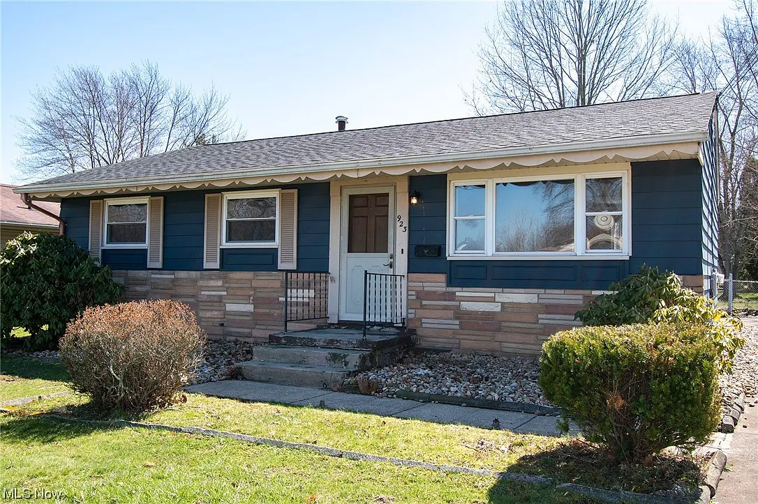 923 Waugh Dr photo 1
