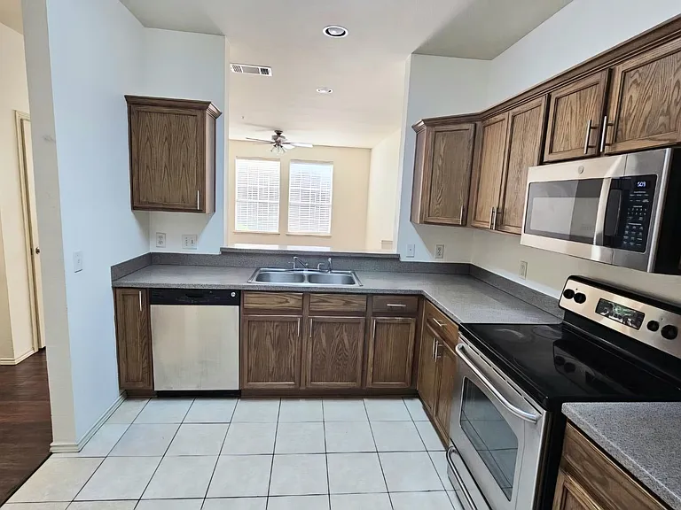501 Jeans Creek Dr — Photo 6