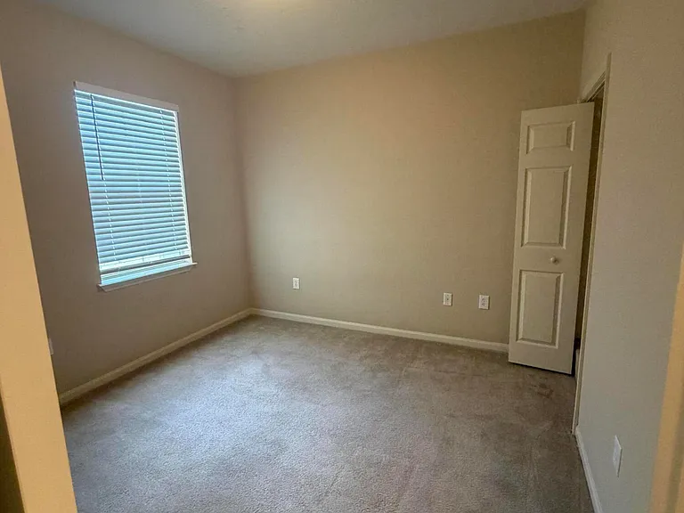 806 Baldwin Rowe Cir — Photo 32
