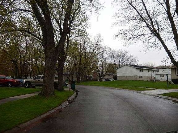 4th image of 1004 W 72nd Pl